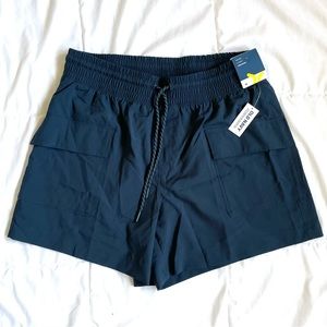 NWT Old navy High Waisted StretchTech cargo shorts